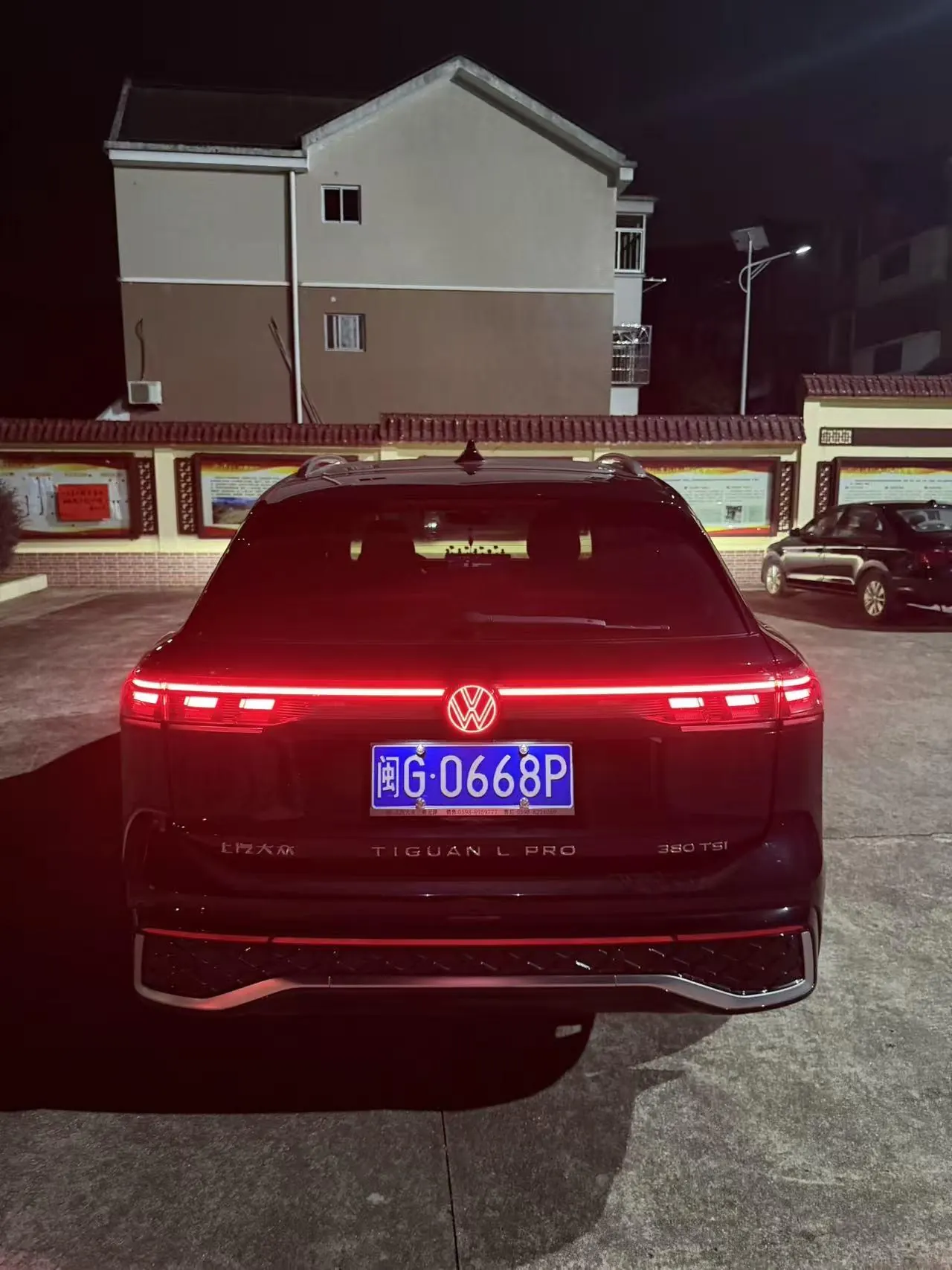 Volkswagen 2025 Tiguan L PRO 2.0TSI 380TSI Two-Drive R-Line Smart Edition Automatic Gear 6