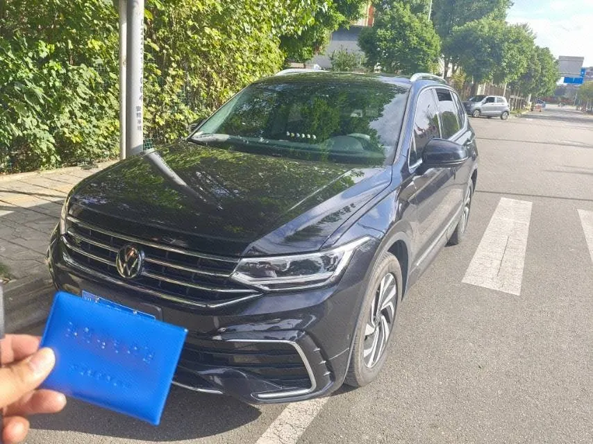 打开图片灯箱:Volkswagen 2024 Tiguan L R-Line 2.0TSI 330TSI Two‑wheel‑drive R‑Line Dragon Glory Edition Automatic