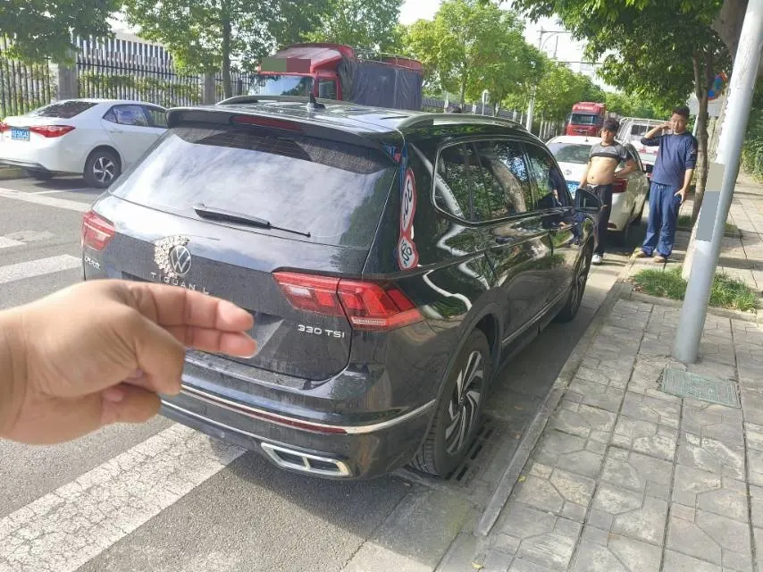 Volkswagen 2024 Tiguan L R-Line 2.0TSI 330TSI Two‑wheel‑drive R‑Line Dragon Glory Edition Automatic 8