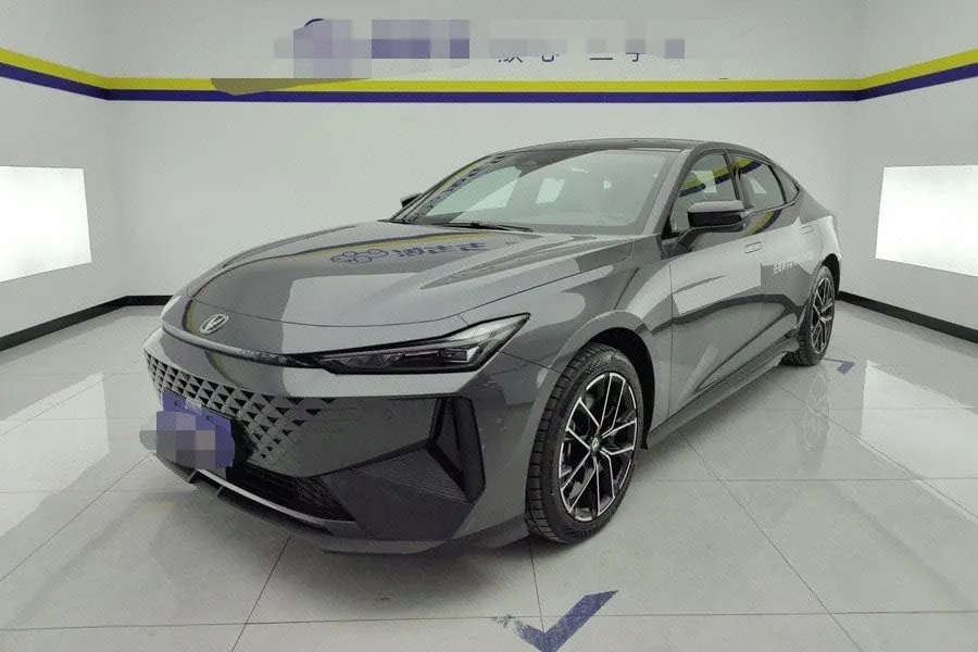 Открыть галерею: ChangAn 2024 UNI-V Smart Electric iDD 1.5 Stepless Blue Whale 136km Smart Zun Automatic Gear