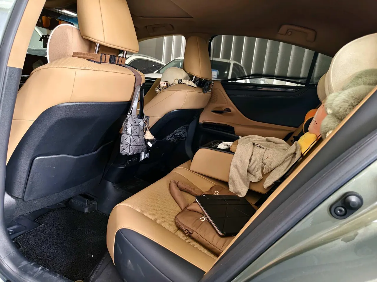 Lexus ES (Imported) 2023 ES200 2.0 Stepless Premium Edition Automatic Gear 7