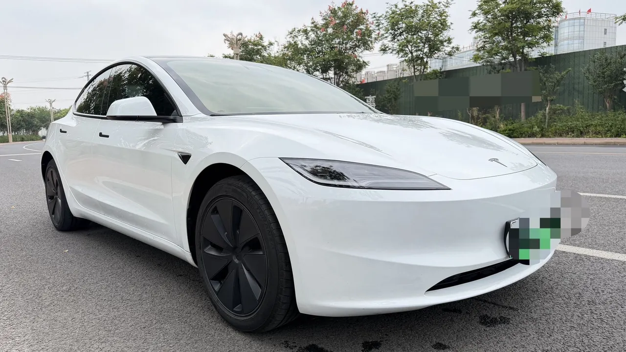 Tesla 2025 Model 3 Rear-Wheel-Drive Edition (facelift) Automatic Transmission 2