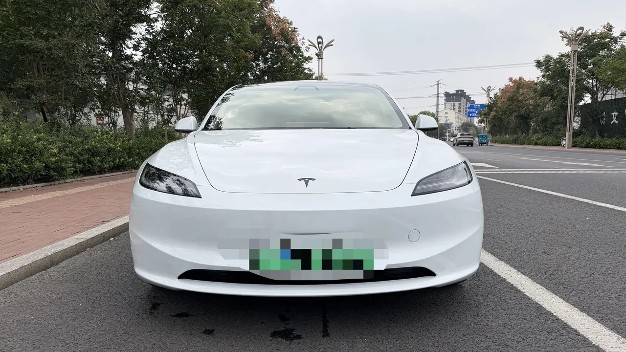 Tesla 2025 Model 3 Rear-Wheel-Drive Edition (facelift) Automatic Transmission 3
