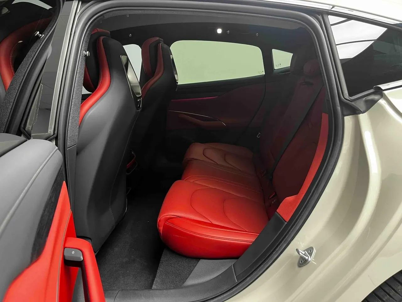 MI 2024 SU 7 700km Rear Drive Long Endurance Smart Driving Edition Automatic Gear 14