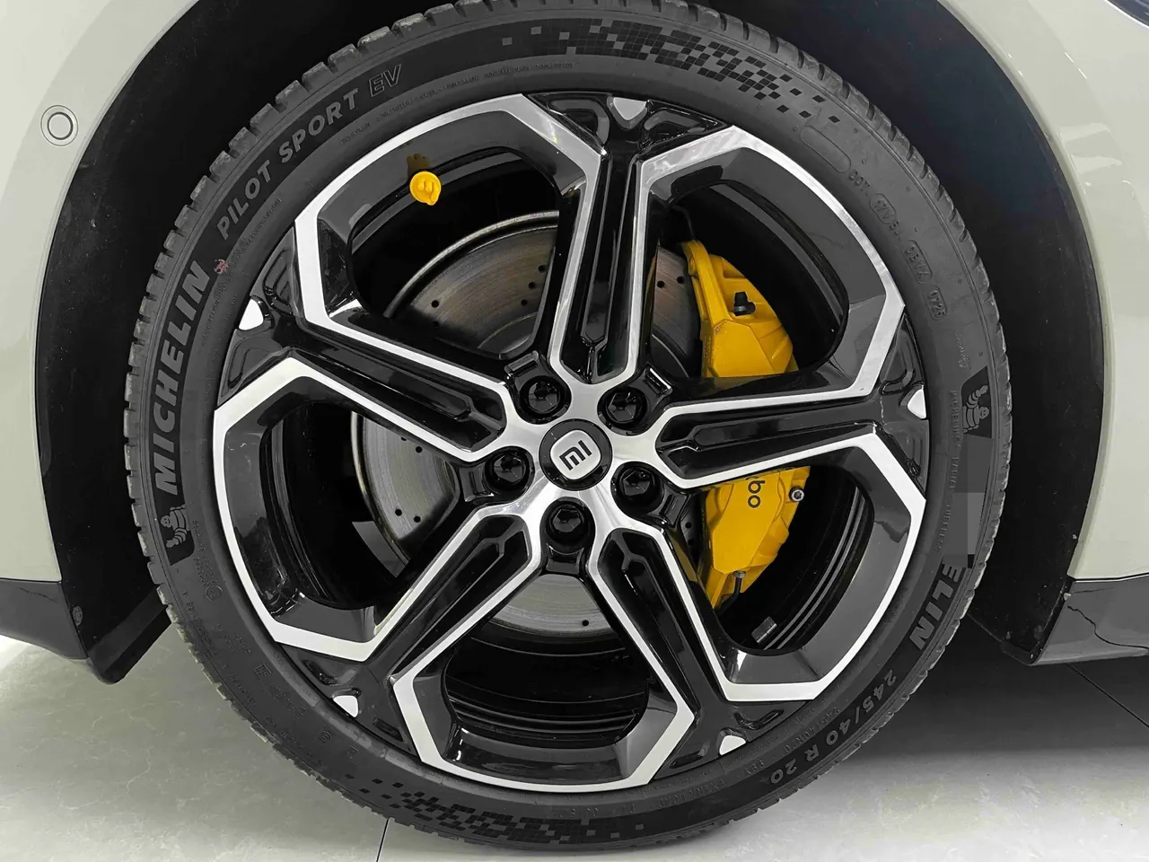 MI 2024 SU 7 700km Rear Drive Long Endurance Smart Driving Edition Automatic Gear 7
