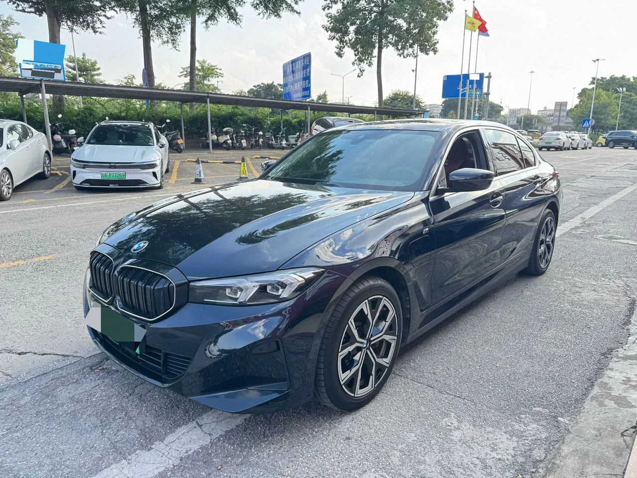 Открыть галерею: BMW 2025 i3 eDrive 35 L automatic gear