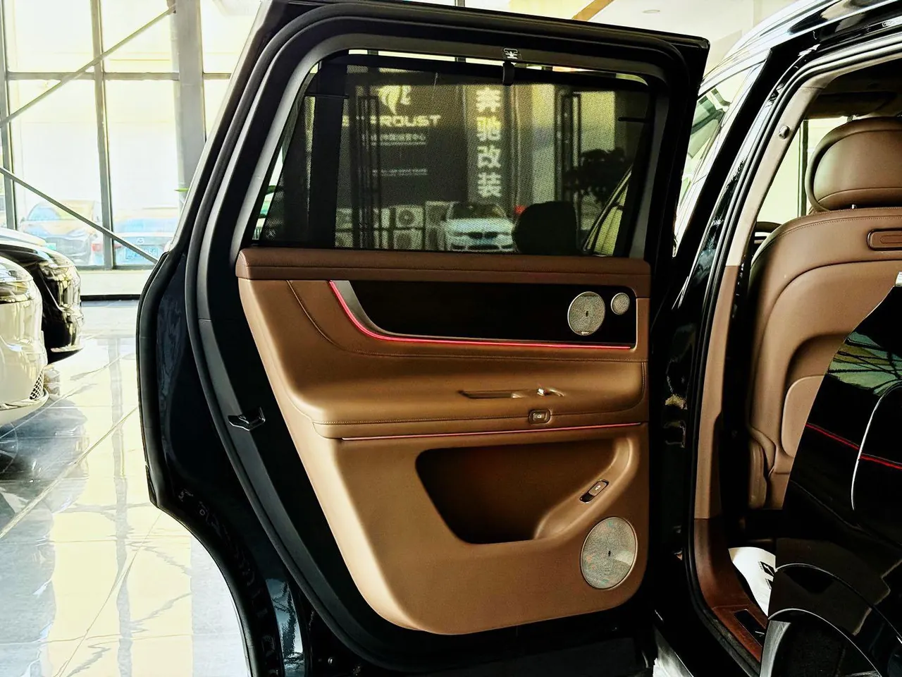 AITO 2025 AITO M9 extended range Ultra version 52kWh6 seat version automatic gear 12