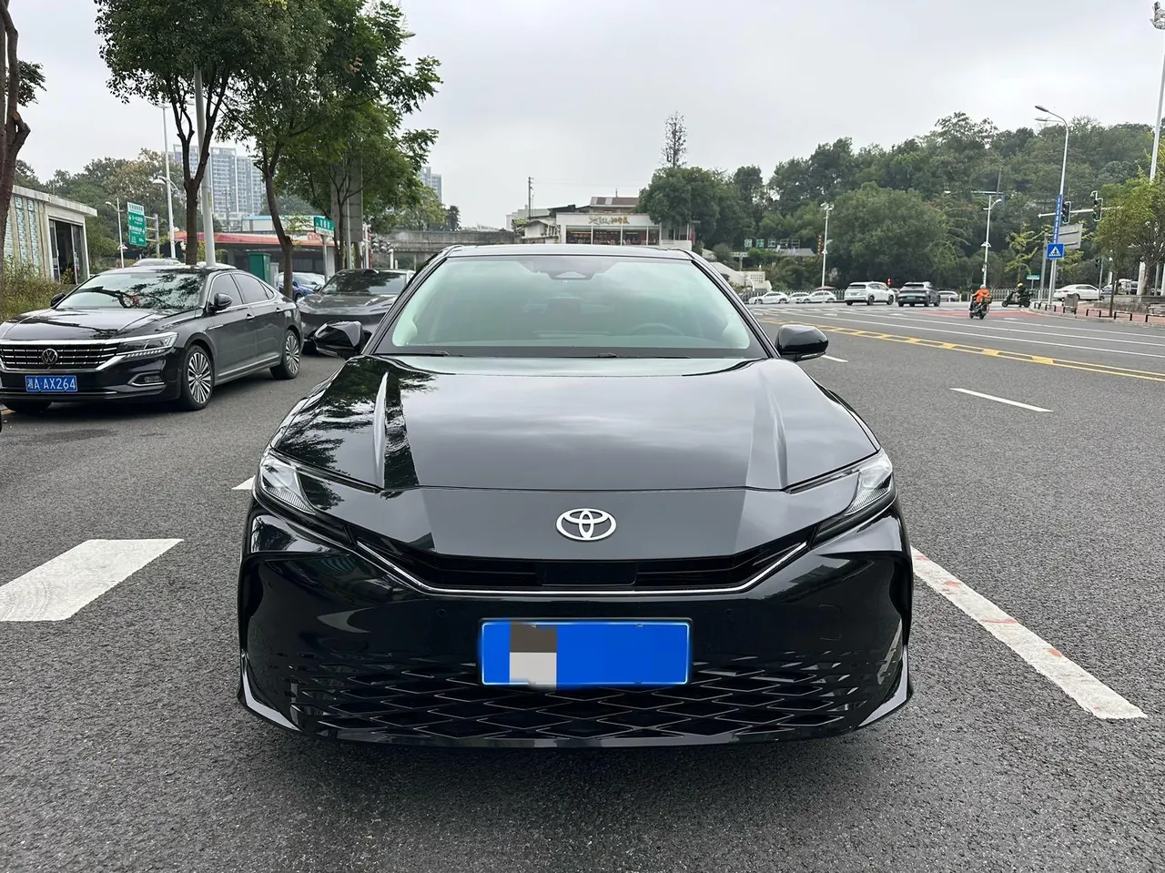 Toyota 2024 Camry Dual Engine 2.0HGVP Stepless Deluxe Automatic Gear 3