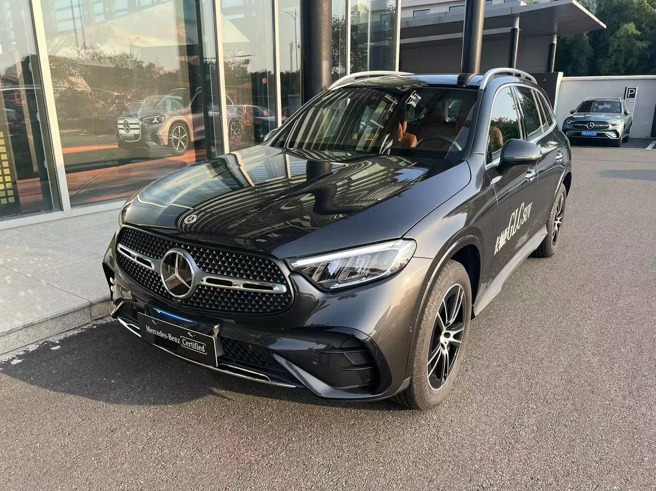 Открыть галерею: Mercedes Benz 2025 GLC 260 L 4MATIC 48V 2.0T Luxury 5-seat Automatic Gear