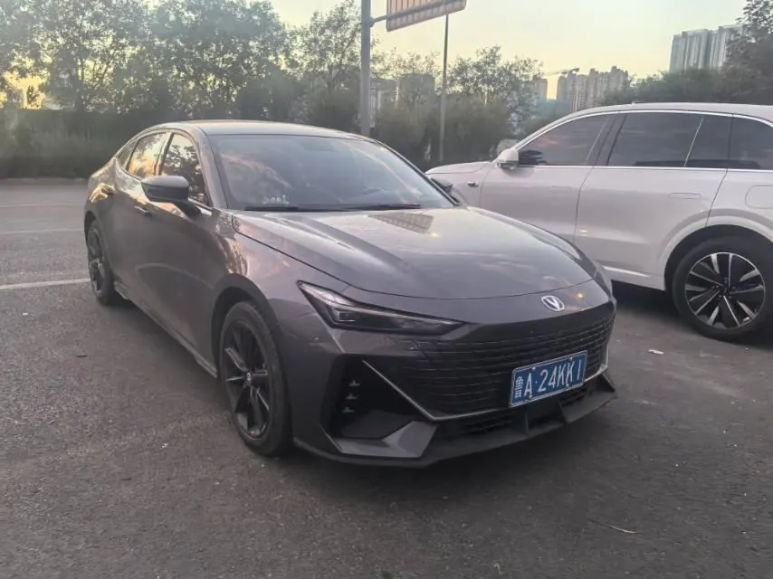 ChangAn 2022 UNI-V 1.5T honorable automatic gear 3
