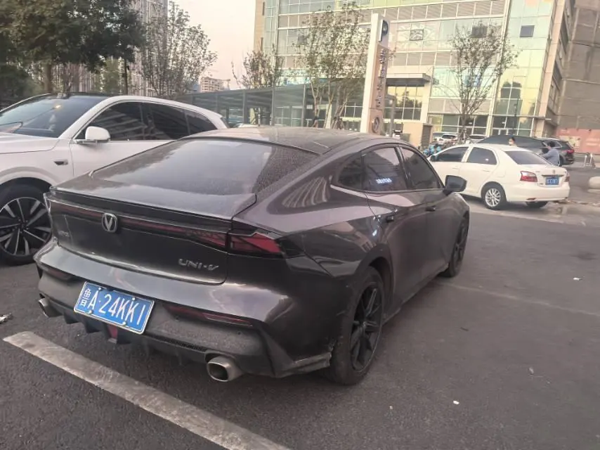 ChangAn 2022 UNI-V 1.5T honorable automatic gear 4