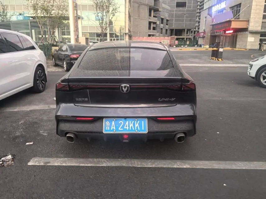 ChangAn 2022 UNI-V 1.5T honorable automatic gear 5