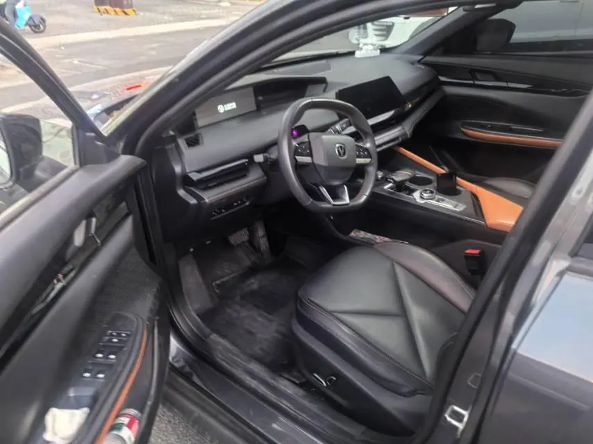 ChangAn 2022 UNI-V 1.5T honorable automatic gear 7