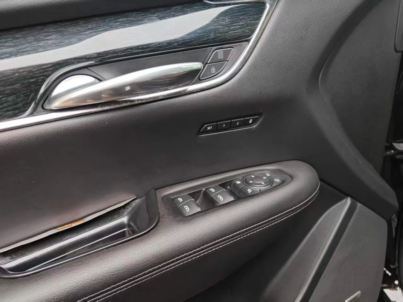 Cadillac 2022 XT5 48V 2.0T Two-Drive Luxury Automatic Gear 4