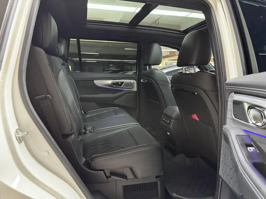 Chuanqi 2022 GS8 Hybrid 2.0TM Stepless Four-wheel Drive Premium Edition Seven-seat Automatic Gear 6