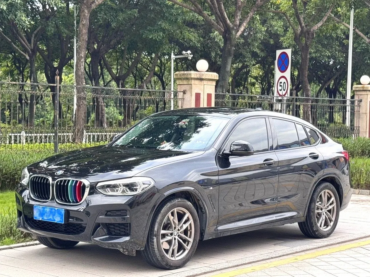 Открыть галерею: BMW X4 (Imported) 2021 X4 xDrive25i 2.0T M Sports Suit Automatic Gear