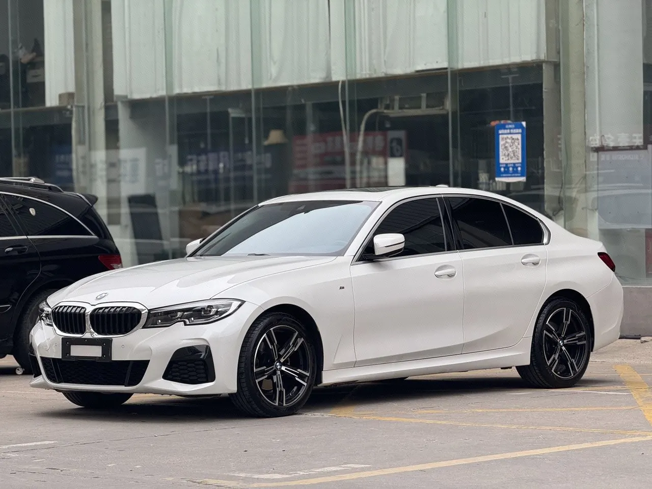 Открыть галерею: BMW 3 Series 2022 325i 2.0T M Sports Suit (Modified) Automatic Gear