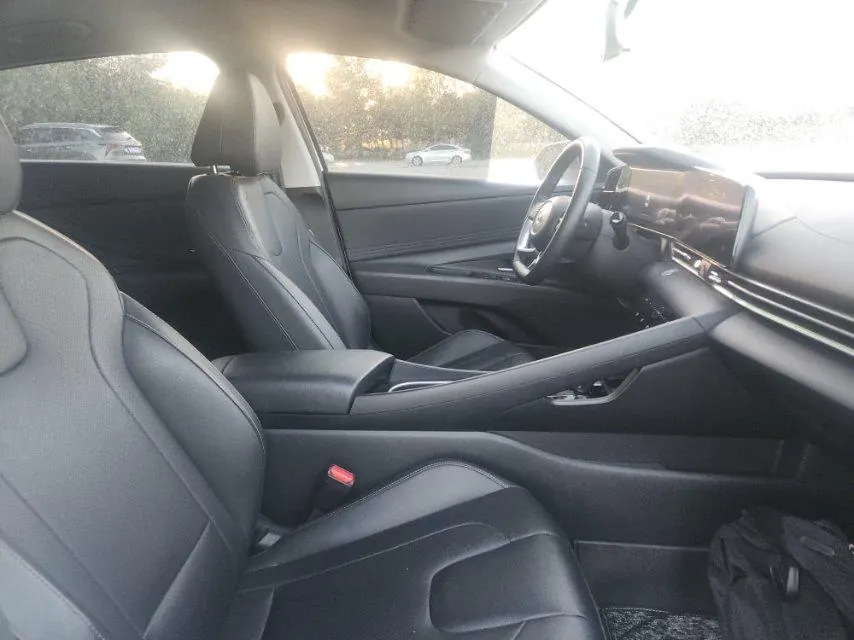 Hyundai 2022 Elantra -3-compartment 1.5 stepless TOP flagship automatic gear 5