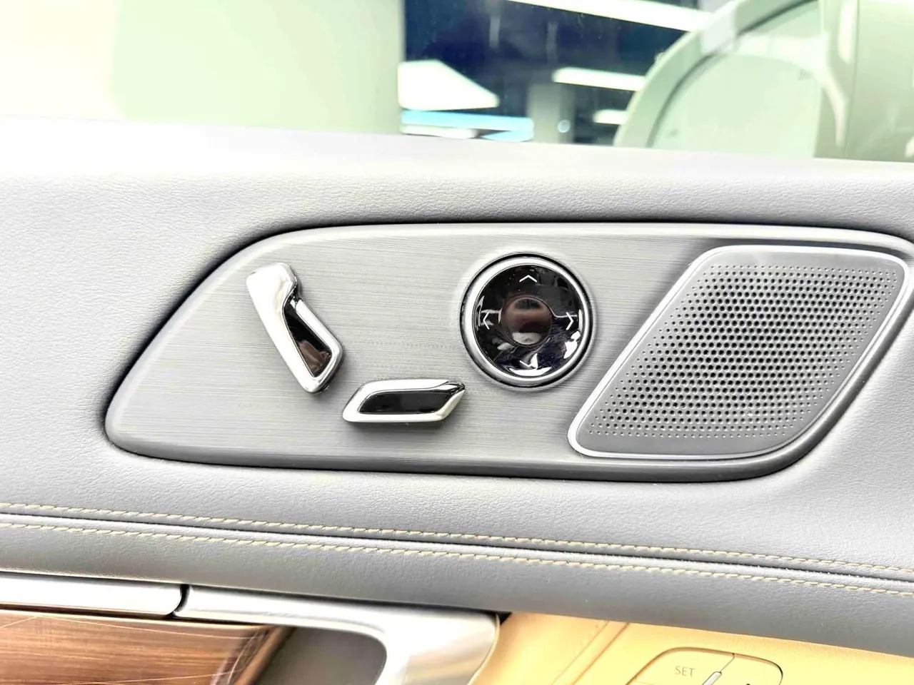 Buick 2023 Century 48V 2.0T Enjoy 7-seat Automatic 11
