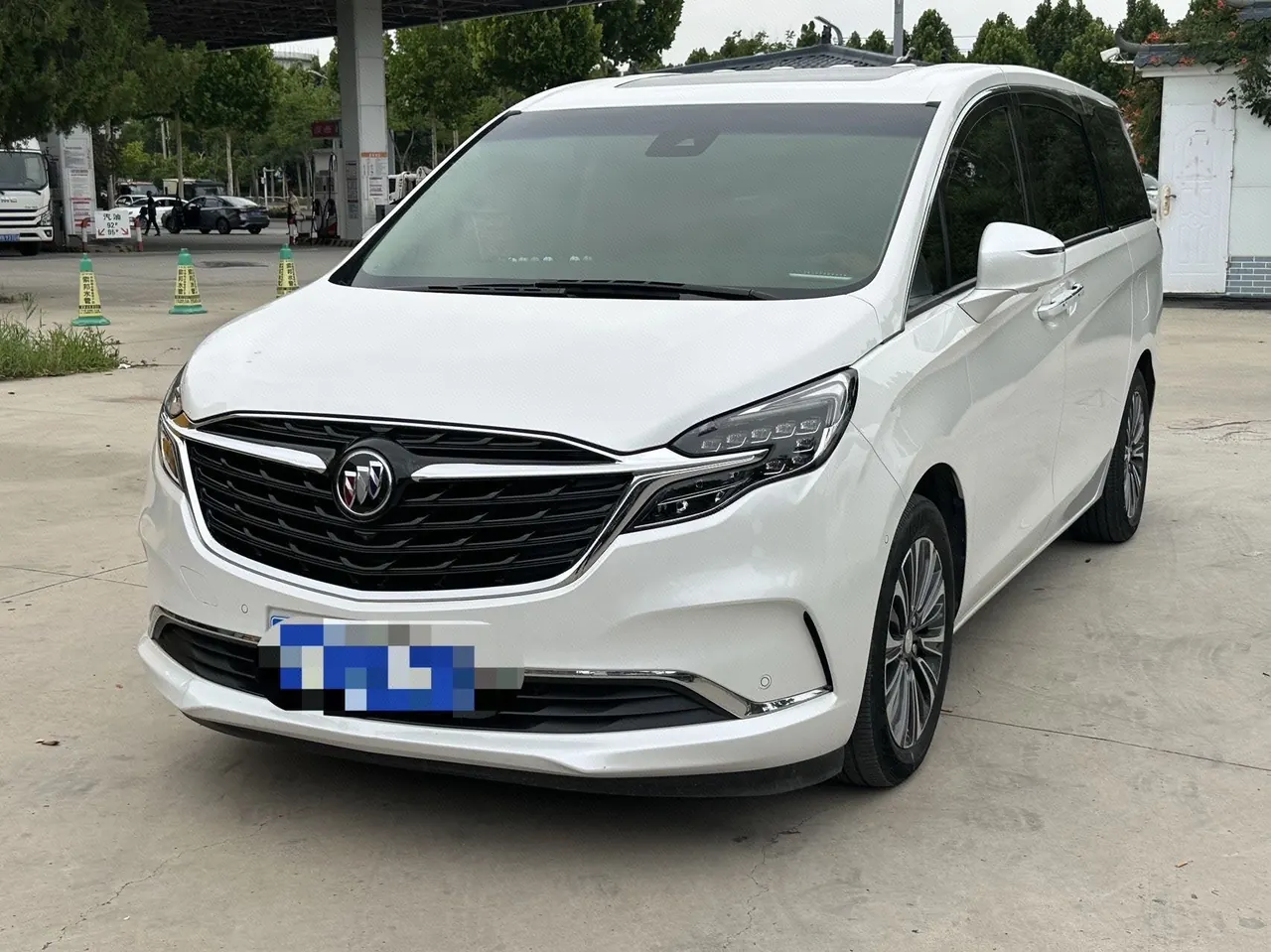 Открыть галерею: Buick 2022 GL8 ES Lu Zun 48V 2.0T 653T Luxury Automatic Gear
