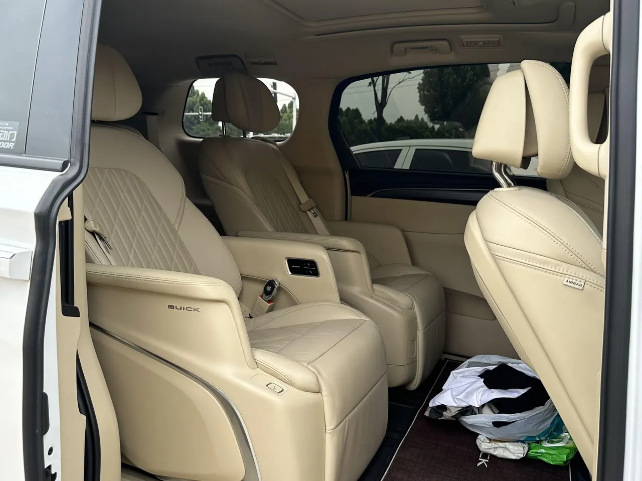 Buick 2022 GL8 ES Lu Zun 48V 2.0T 653T Luxury Automatic Gear 4
