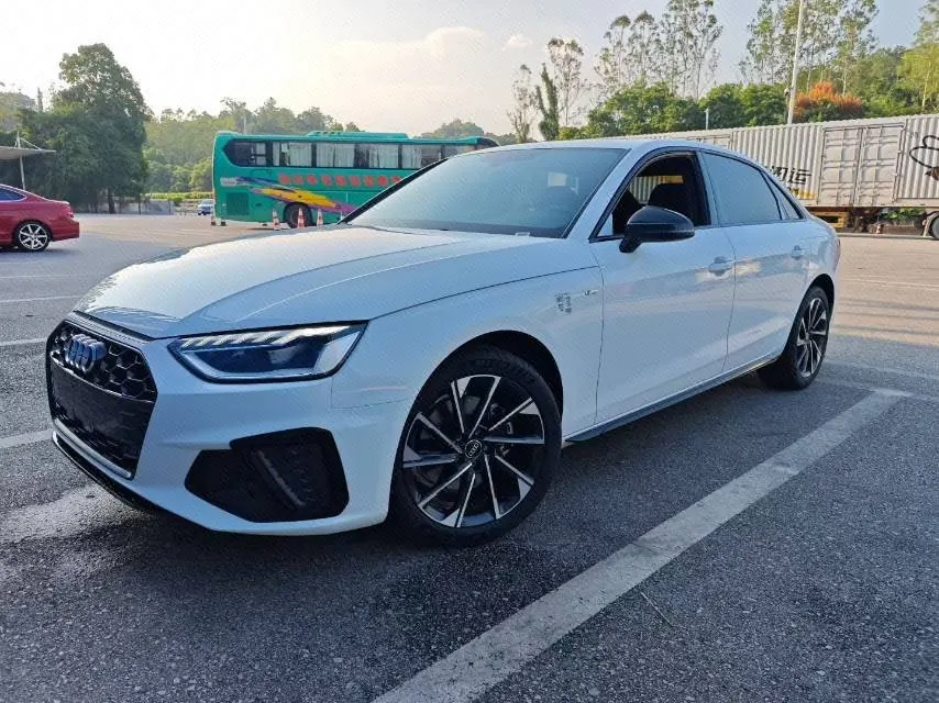 Открыть галерею: Audi 2023 A4L 2.0TFSI 40TFSI Deluxe Dynamic Automatic
