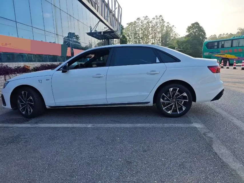 Audi 2023 A4L 2.0TFSI 40TFSI Deluxe Dynamic Automatic 2