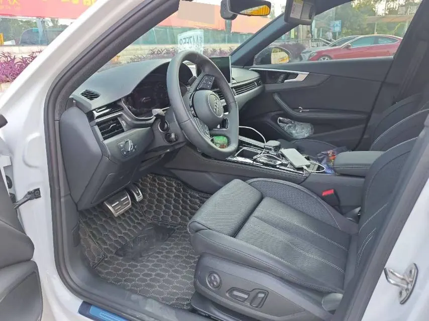 Audi 2023 A4L 2.0TFSI 40TFSI Deluxe Dynamic Automatic 4