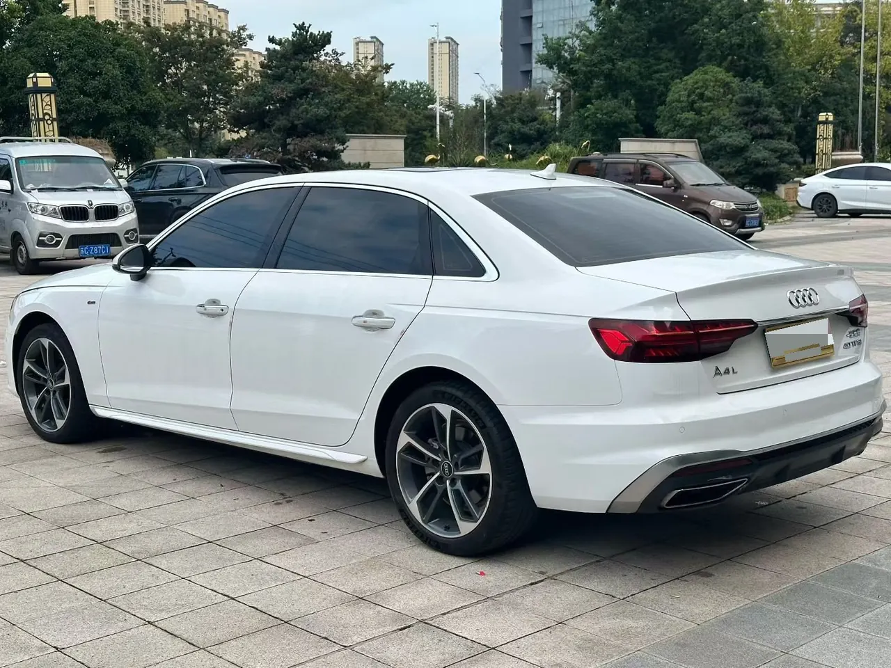 Audi 2023 A4L 2.0TFSI 40TFSI Fashion Dynamic Automatic 2