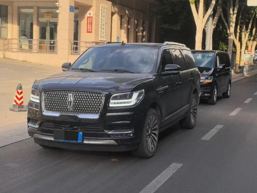 Lincoln Navigator (Imported) 2020 Navigator 3.5T MONO Limited Edition MONO BLACK Automatic Gear - View 1