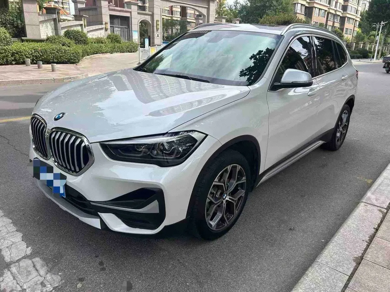 Открыть галерею: BMW 2022 X1 sDrive20Li 1.5T fashion automatic gear