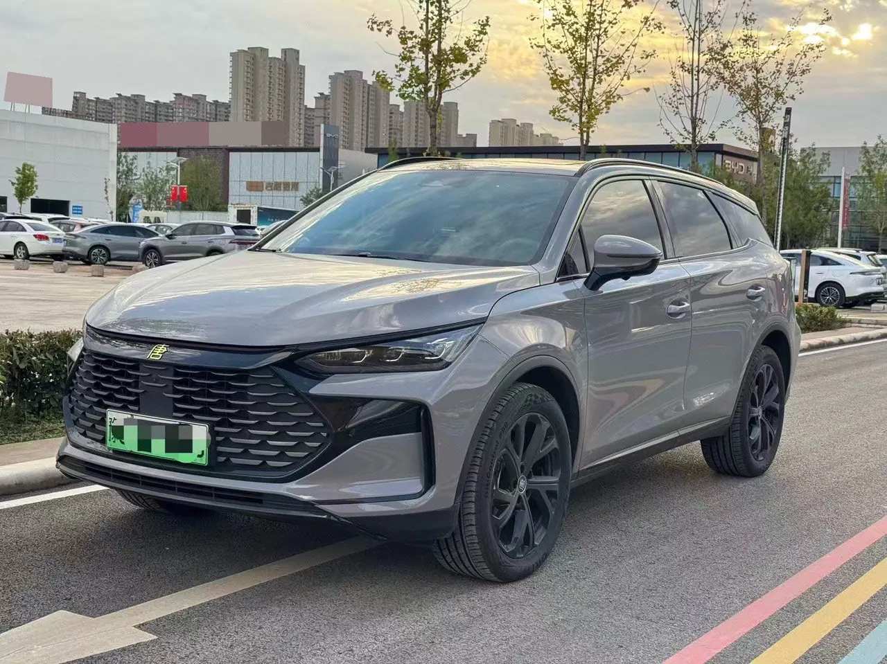 Открыть галерею: BYD Tang New Energy 2025 Tang DM-i 1.5T Stepless 115KM Cloud Cane Flagship Automatic Gear