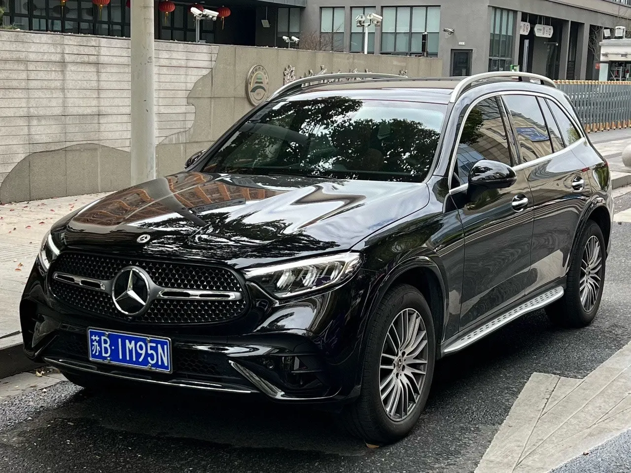 Открыть галерею: Mercedes Benz 2025 GLC 300 L 4MATIC 48V 2.0T dynamic 5-seat automatic gear