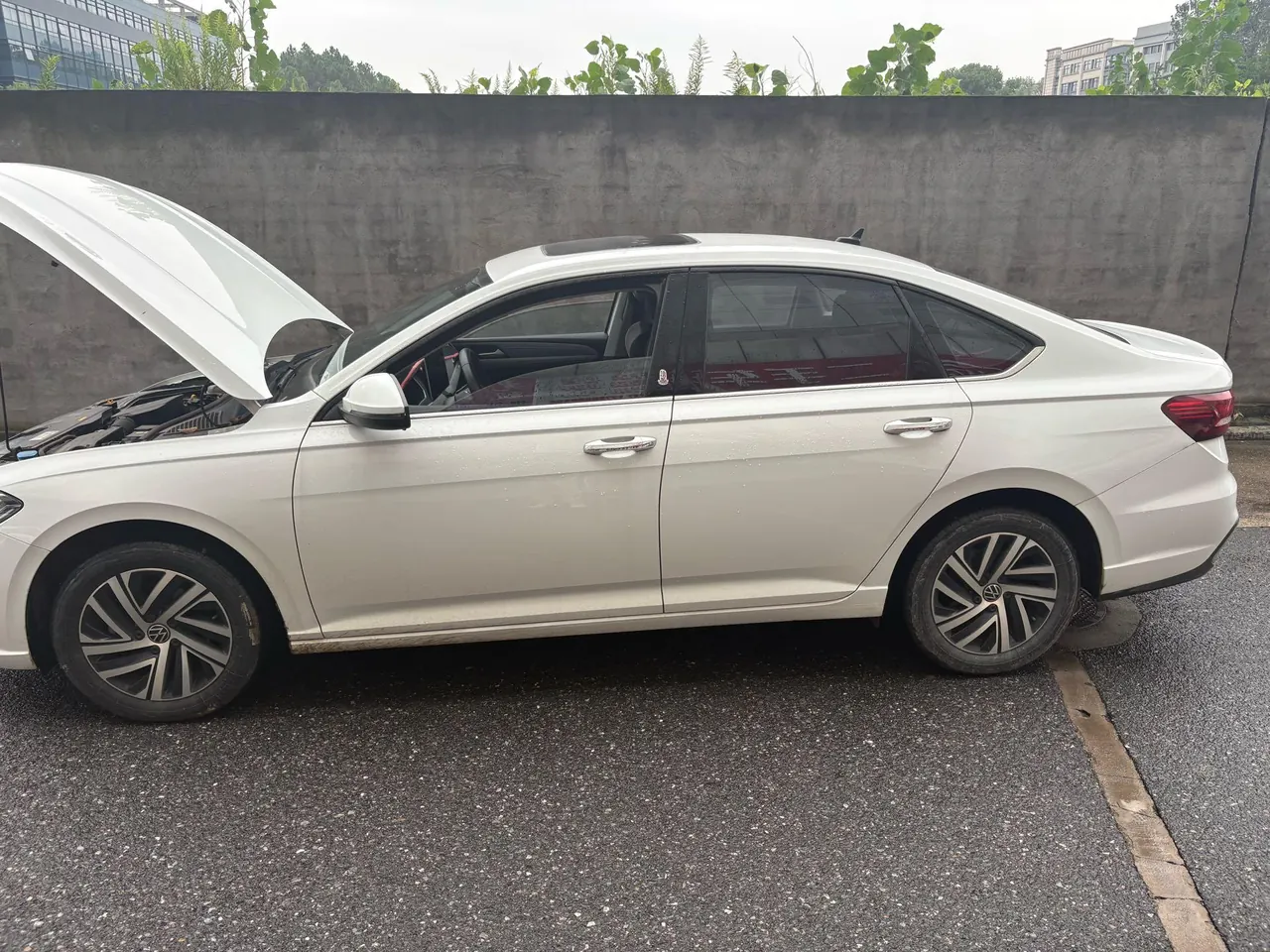 Volkswagen 2023 LaVida 1.5 5 Million Edition Automatic 3
