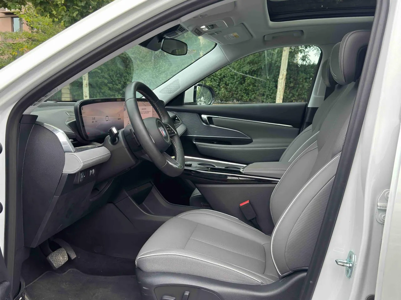 Buick 2025 E 5 620KM Premium Edition Automatic Gear 6