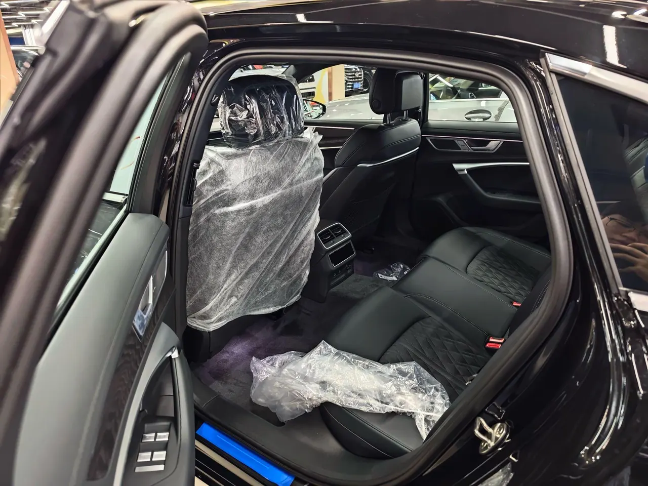 Audi 2026 A6L 2.0TFSI 45TFSI Quattro Selected Dynamic Automatic 3