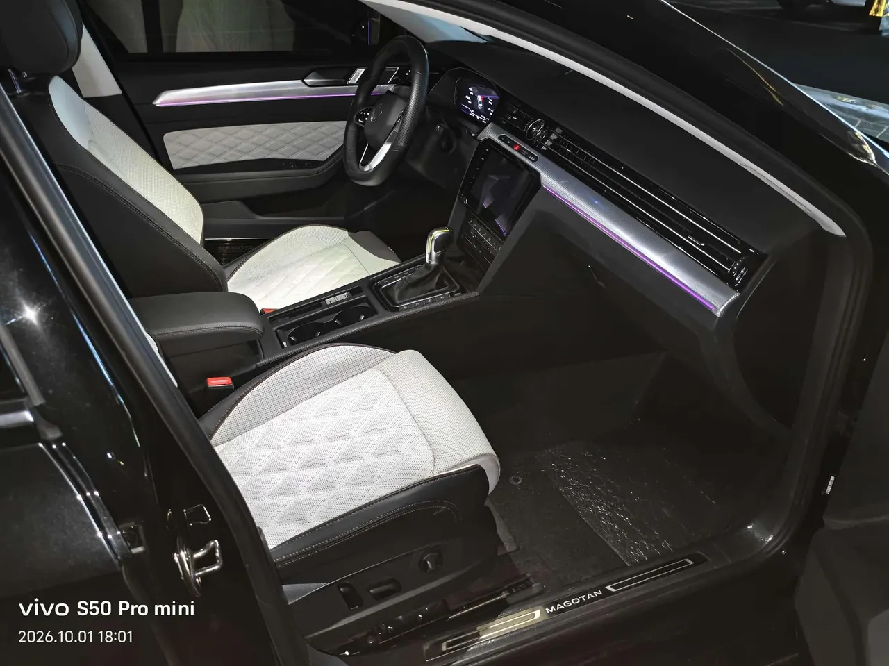Volkswagen 2023 Magotan 2.0TSI 380TSI 2 million Commemorative Flagship Automatic Gear 3