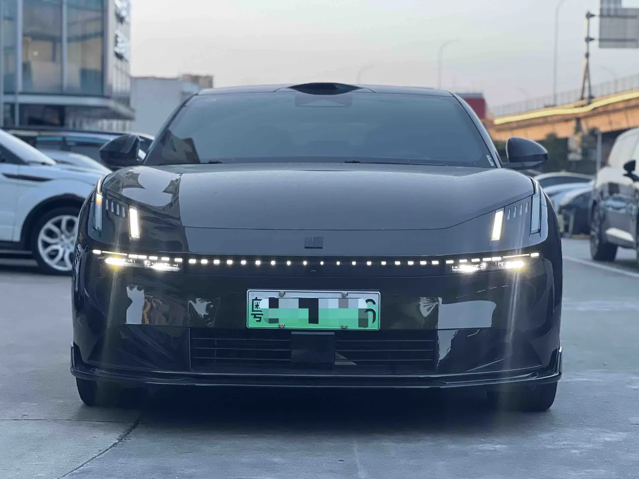 LYNK&amp;CO 2025 LYNK&amp;CO 10 EM-P 1.5T 240 four-wheel drive Ultra sports version automatic gear 2
