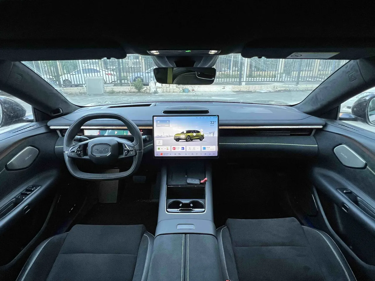 LYNK&amp;CO 2025 LYNK&amp;CO 10 EM-P 1.5T 240 four-wheel drive Ultra sports version automatic gear 4