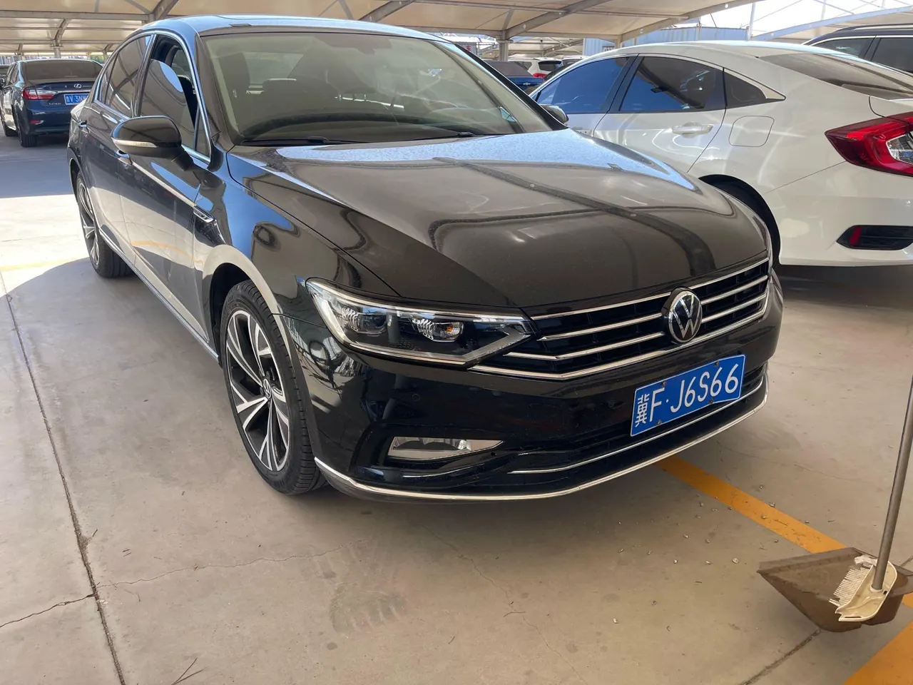 Volkswagen 2020 Magotan 2.0TSI 330TSI luxury automatic transmission 2