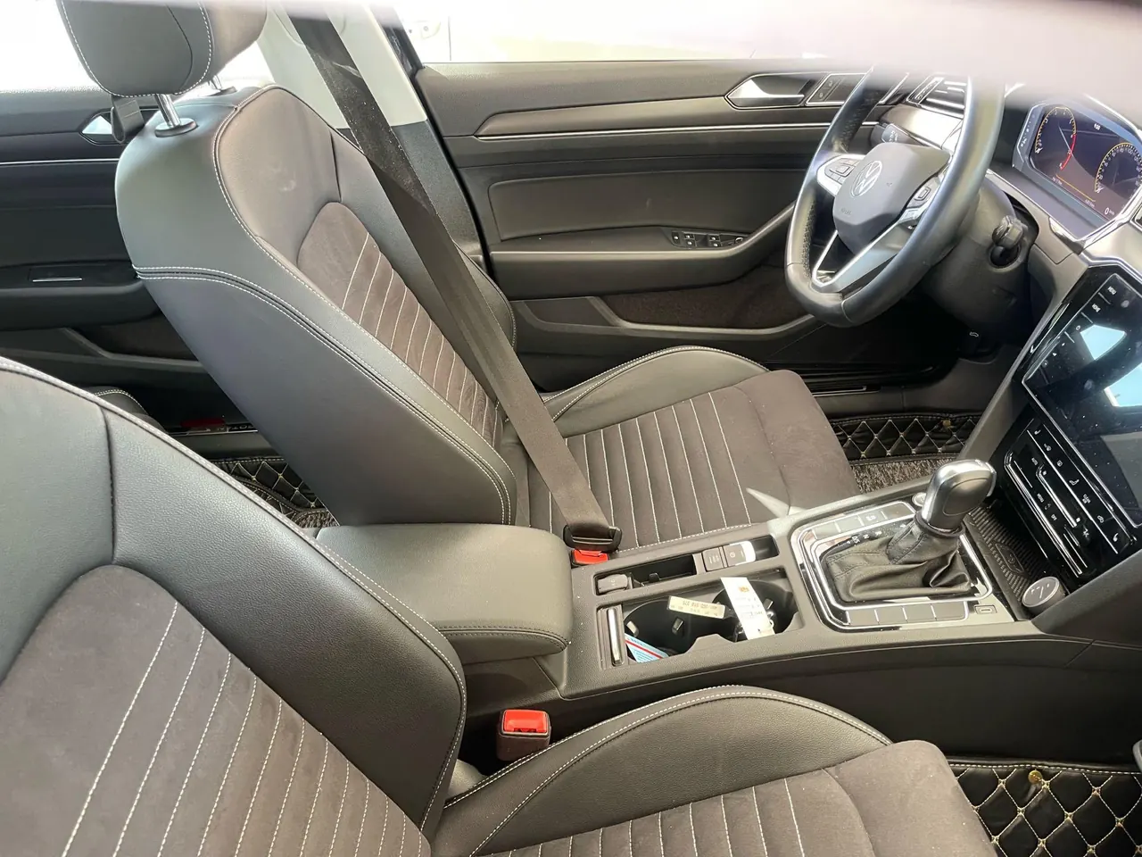 Volkswagen 2020 Magotan 2.0TSI 330TSI luxury automatic transmission 3