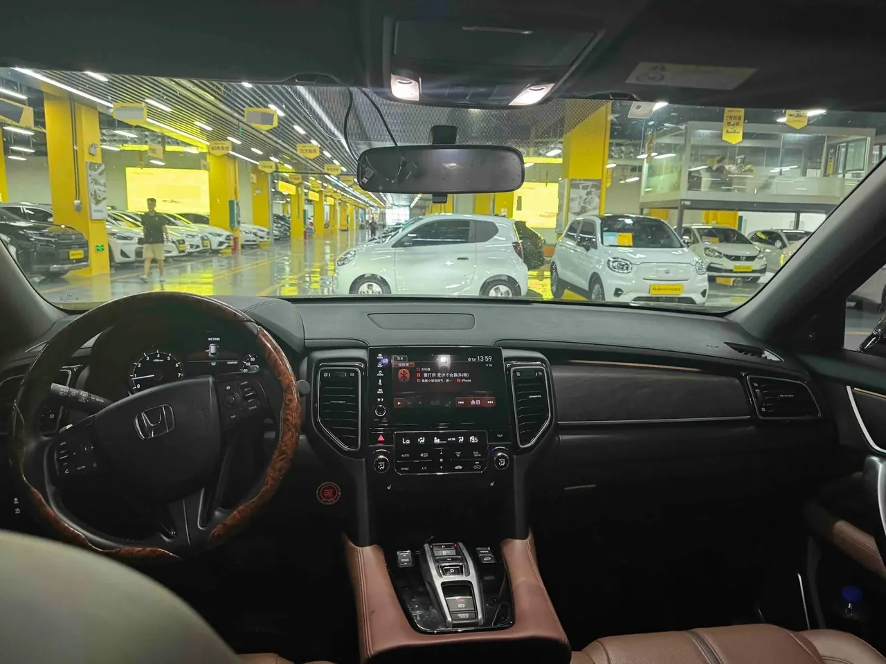 Honda 2020 UR-V 2.0T 370TURBO two-drive elegant version of automatic gear 7