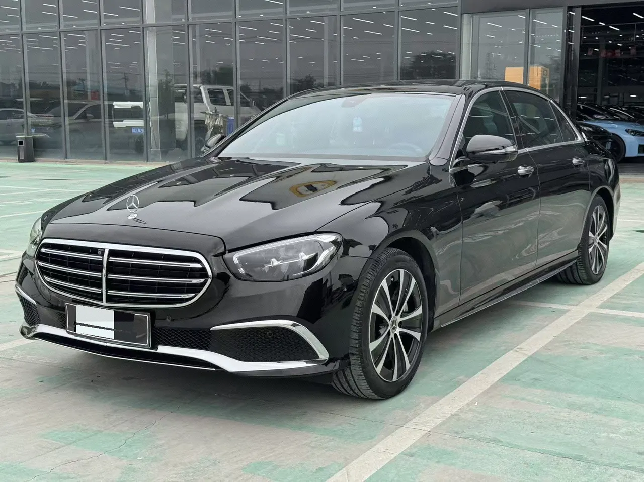 打开图片灯箱:Mercedes Benz E-Class New Energy 2022 E 350 e L 2.0T Sports (Change 2) Automatic Gear