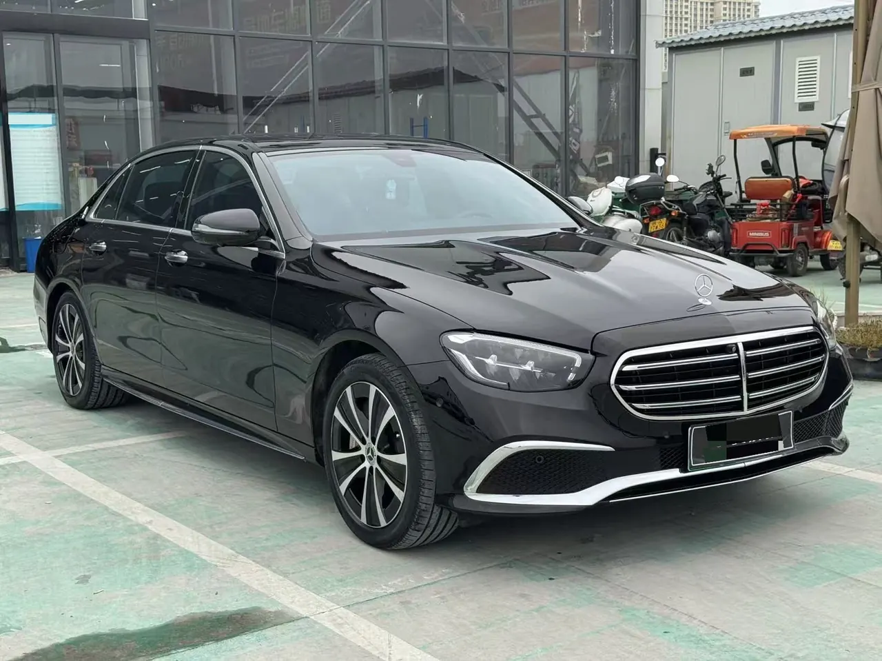 Mercedes Benz E-Class New Energy 2022 E 350 e L 2.0T Sports (Change 2) Automatic Gear 3
