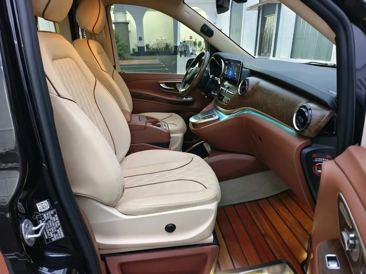 Mercedes Benz V 2020V 260 L 2.0T Deluxe Edition Automatic Gear 10