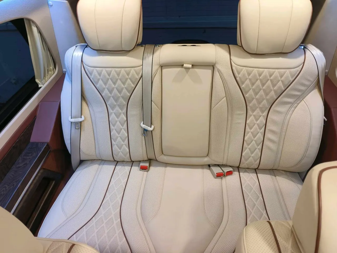 Mercedes Benz V 2020V 260 L 2.0T Deluxe Edition Automatic Gear 12