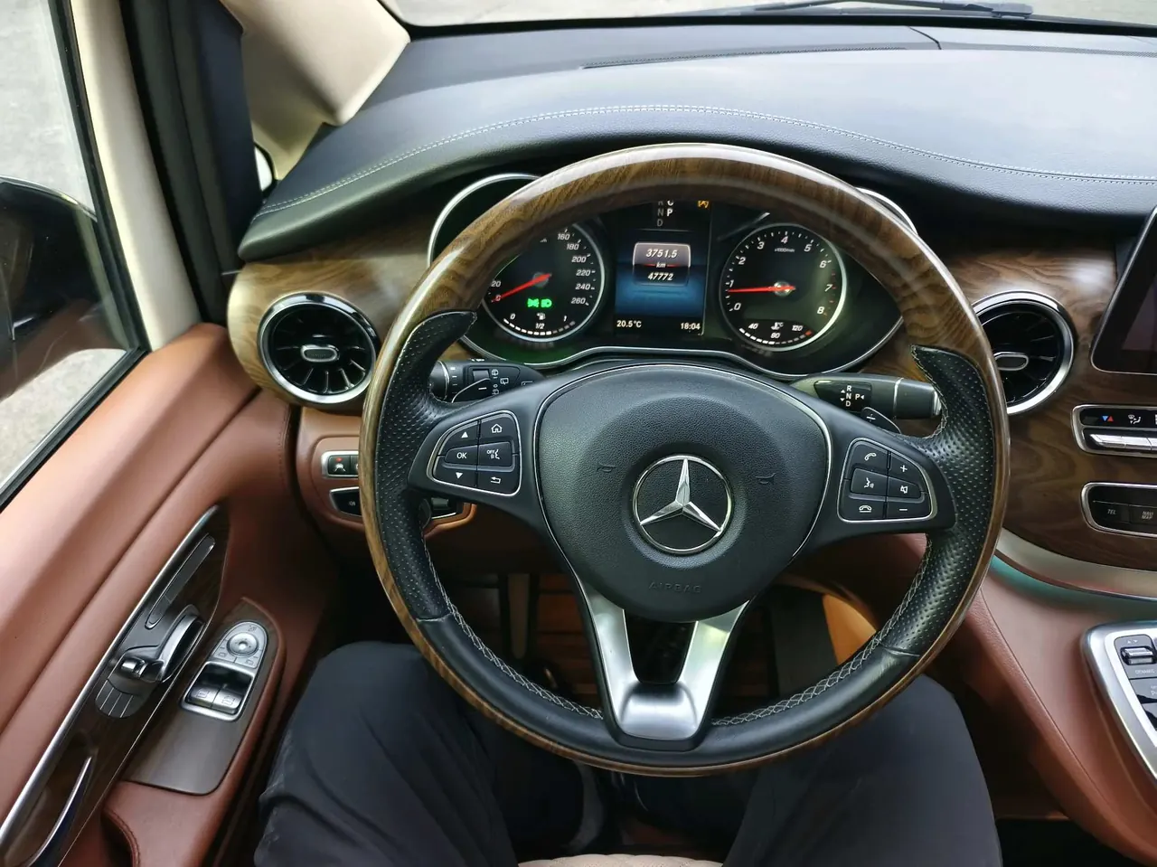 Mercedes Benz V 2020V 260 L 2.0T Deluxe Edition Automatic Gear 5