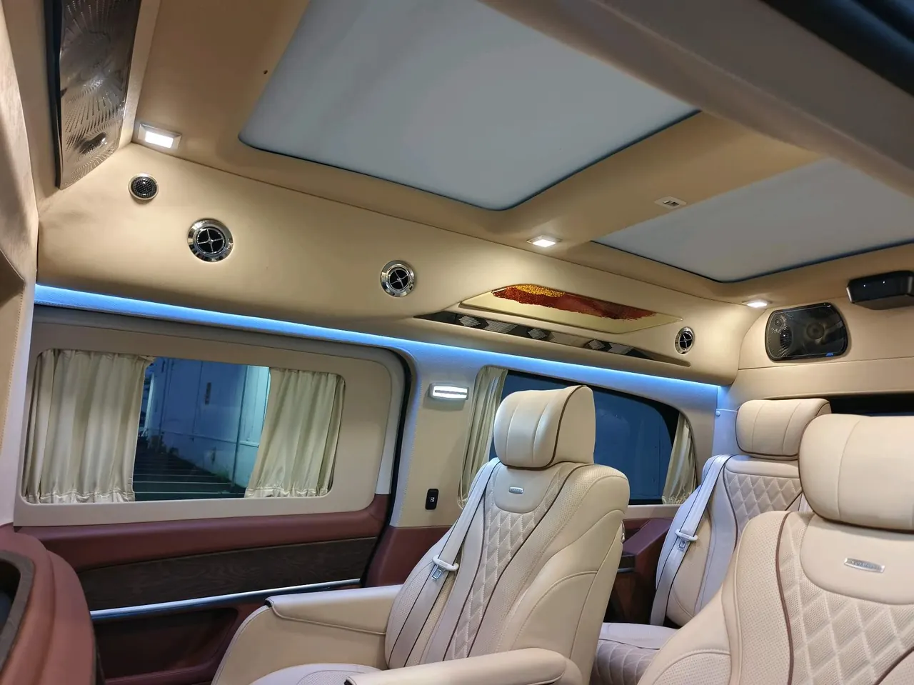 Mercedes Benz V 2020V 260 L 2.0T Deluxe Edition Automatic Gear 7