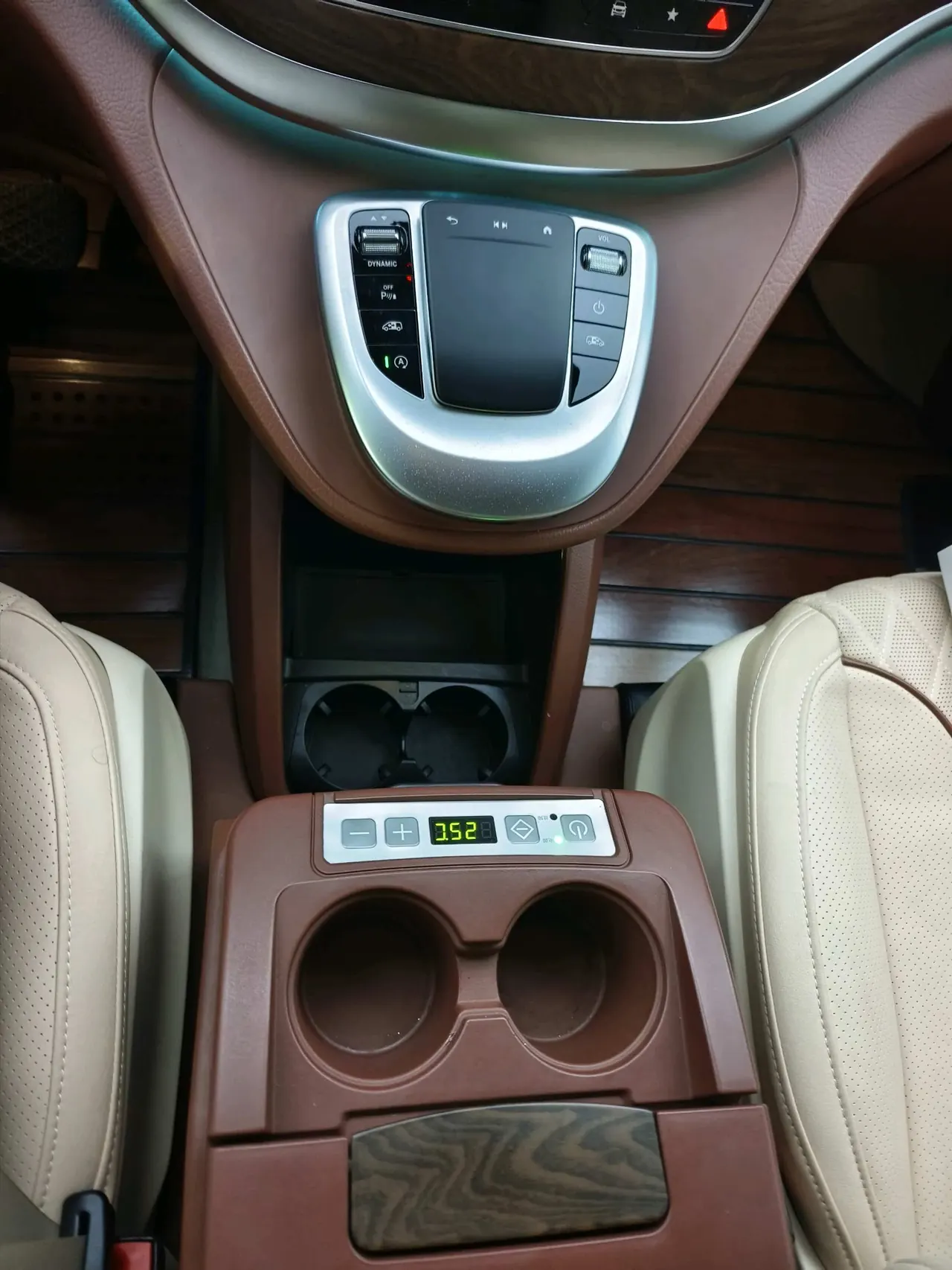 Mercedes Benz V 2020V 260 L 2.0T Deluxe Edition Automatic Gear 8