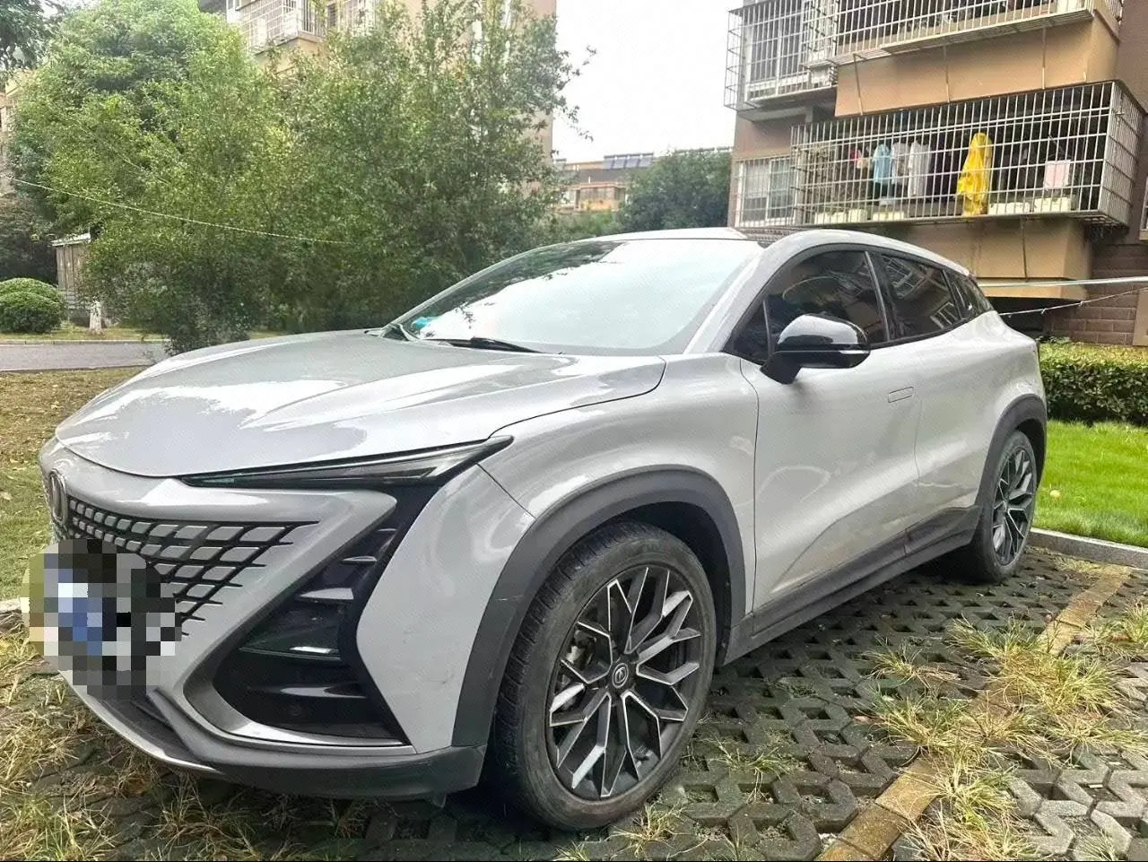 Открыть галерею: ChangAn 2022 UNI-T 1.5T exclusive automatic gear